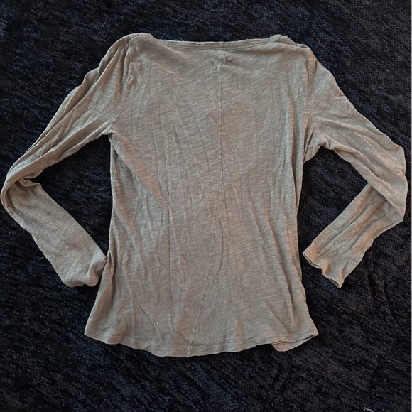 Green Long Sleeve Pocket Tee | Subtle V Neck - Picture 6 of 8